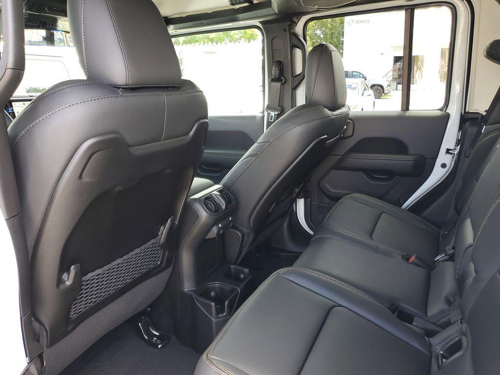 new 2025 Jeep Gladiator car, priced at $39,562