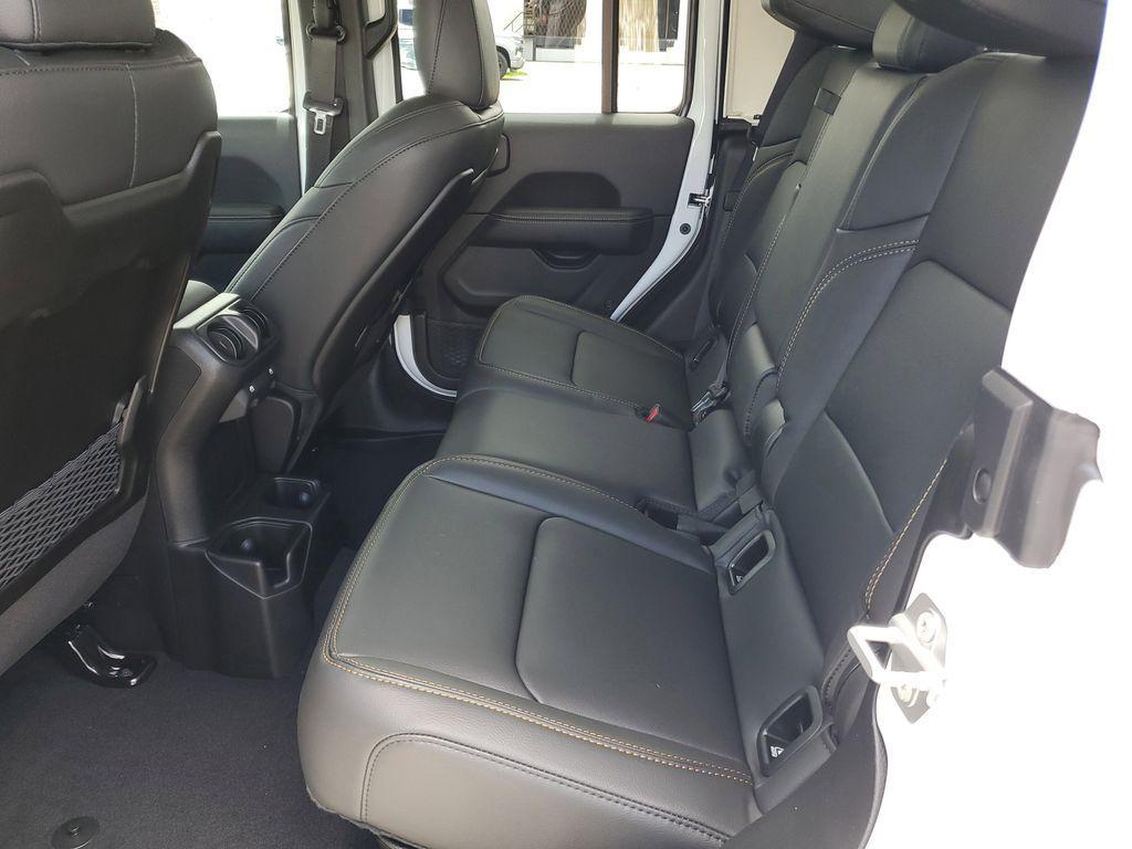 new 2025 Jeep Gladiator car, priced at $39,562
