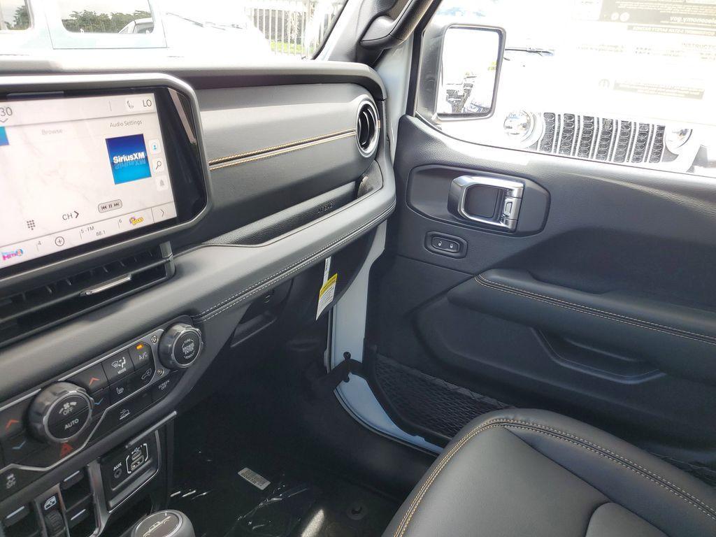 new 2025 Jeep Gladiator car, priced at $39,562