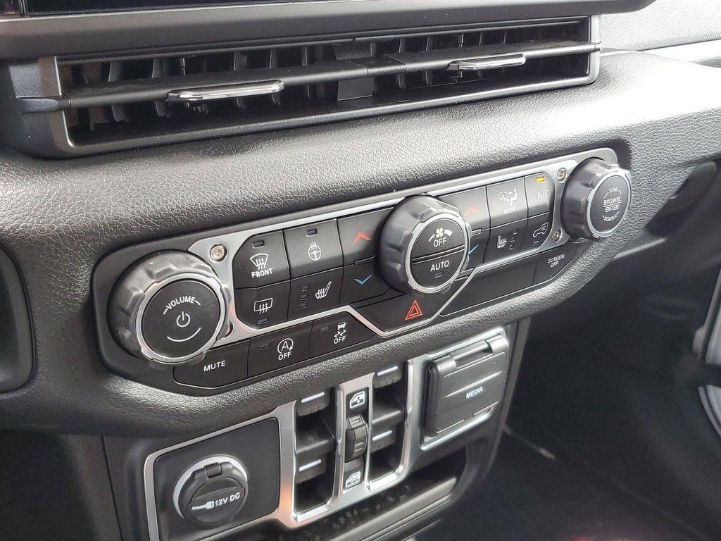 new 2025 Jeep Wrangler car, priced at $40,247