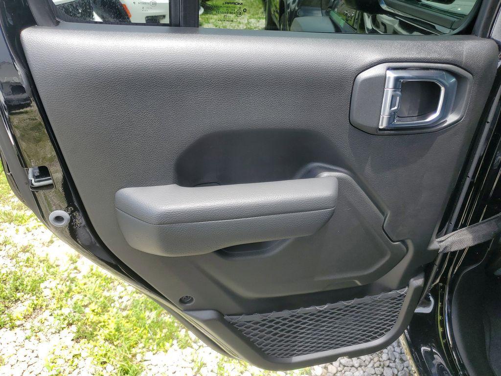 new 2025 Jeep Wrangler car, priced at $40,076