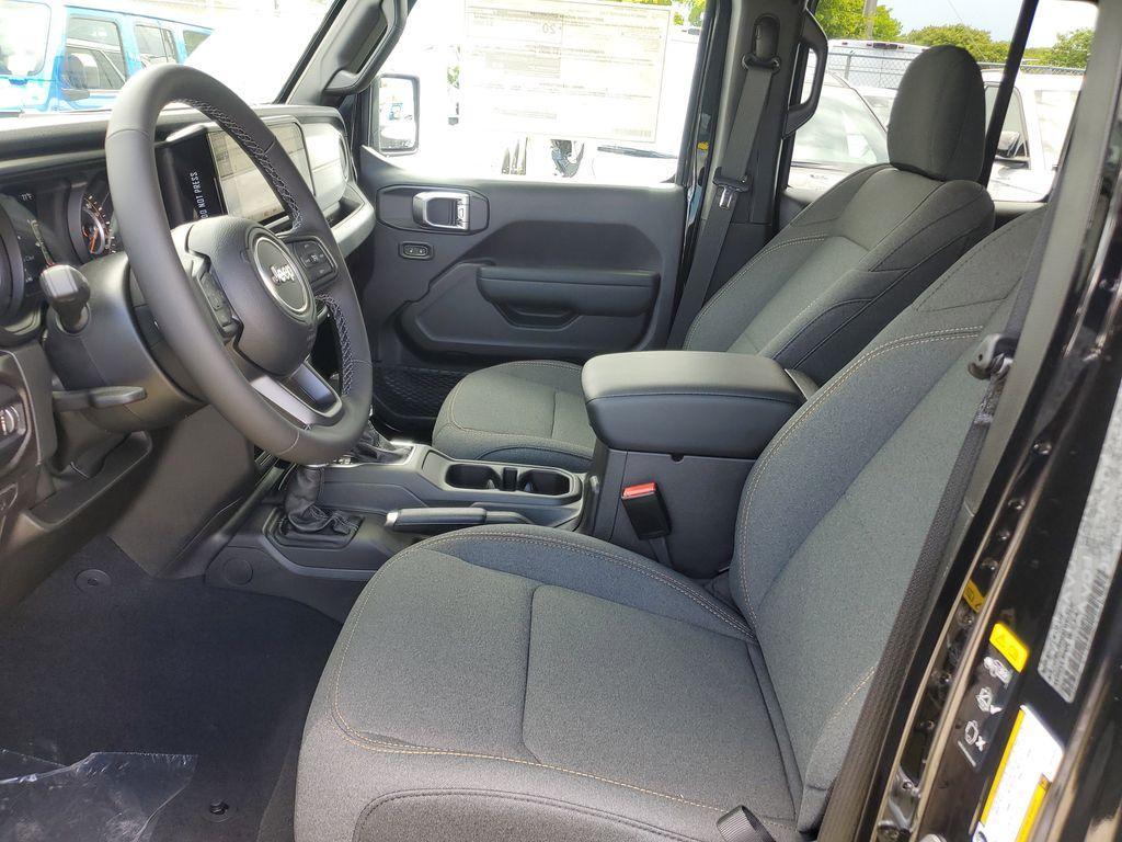new 2025 Jeep Wrangler car, priced at $40,076