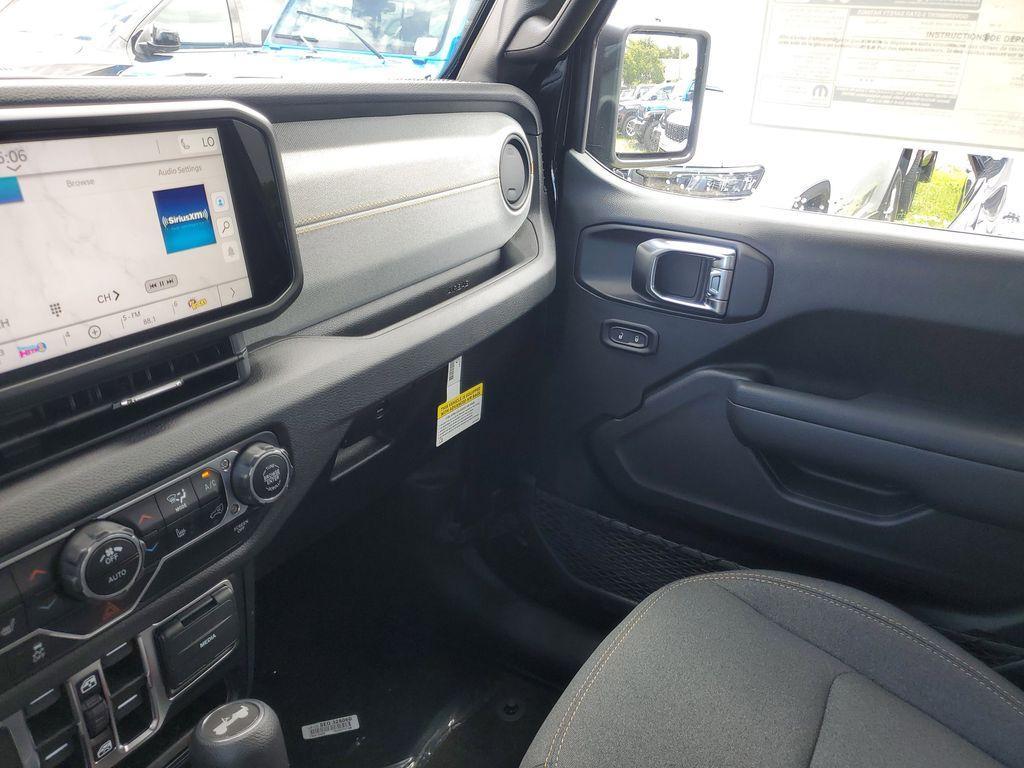 new 2025 Jeep Wrangler car, priced at $40,076