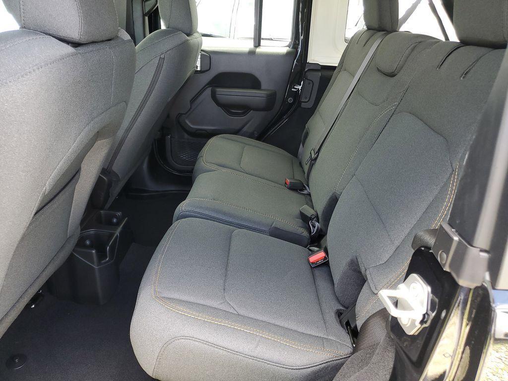 new 2025 Jeep Wrangler car, priced at $40,076