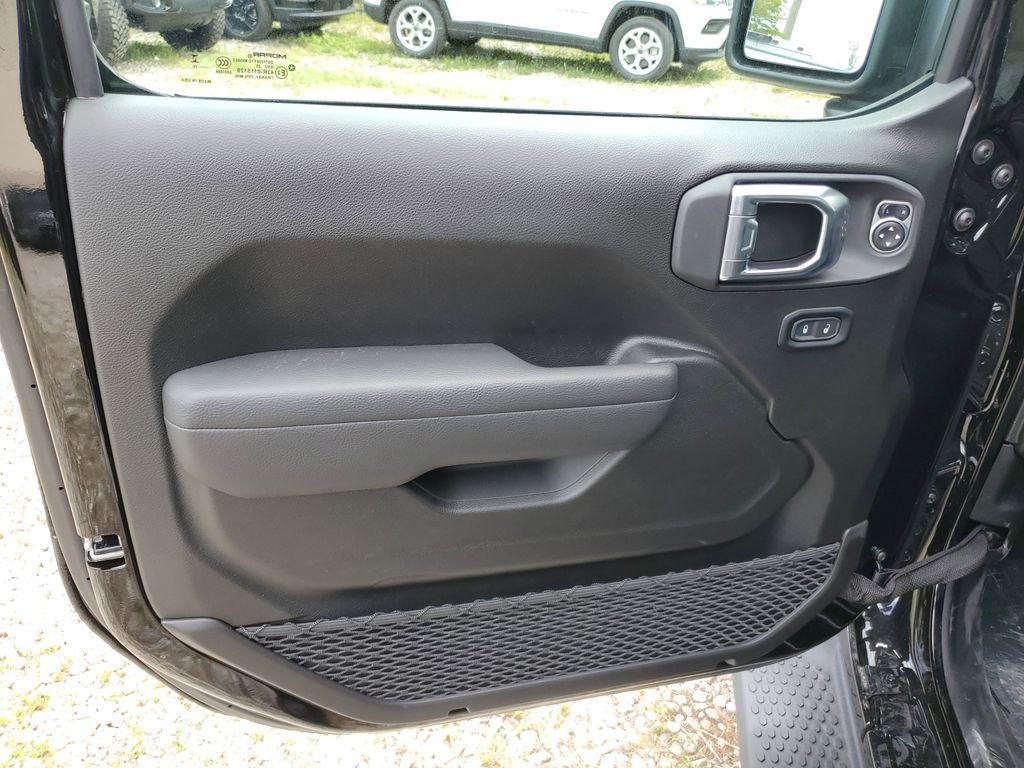new 2025 Jeep Wrangler car, priced at $43,462