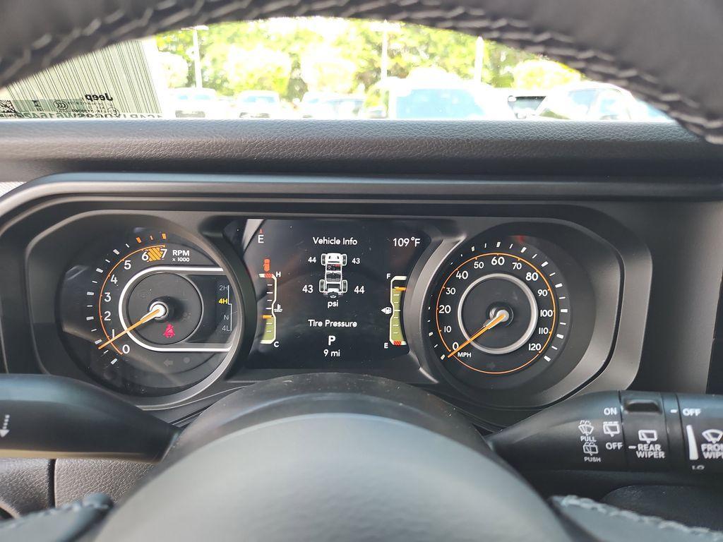 new 2025 Jeep Wrangler car, priced at $40,076