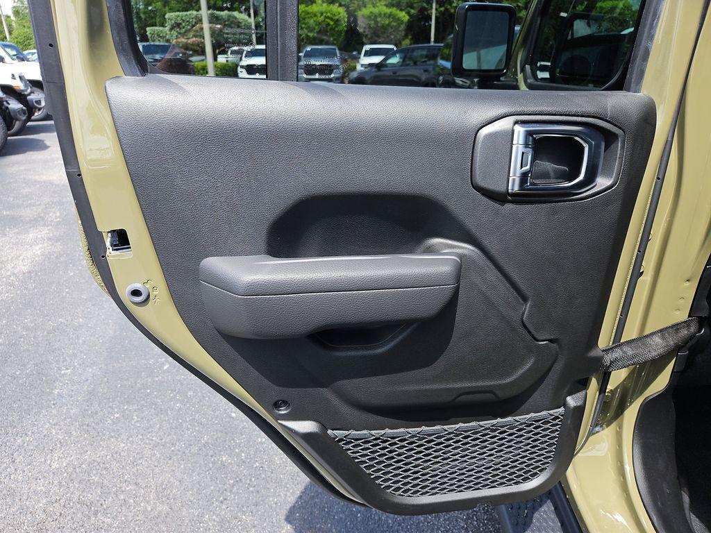 new 2025 Jeep Wrangler car, priced at $40,076