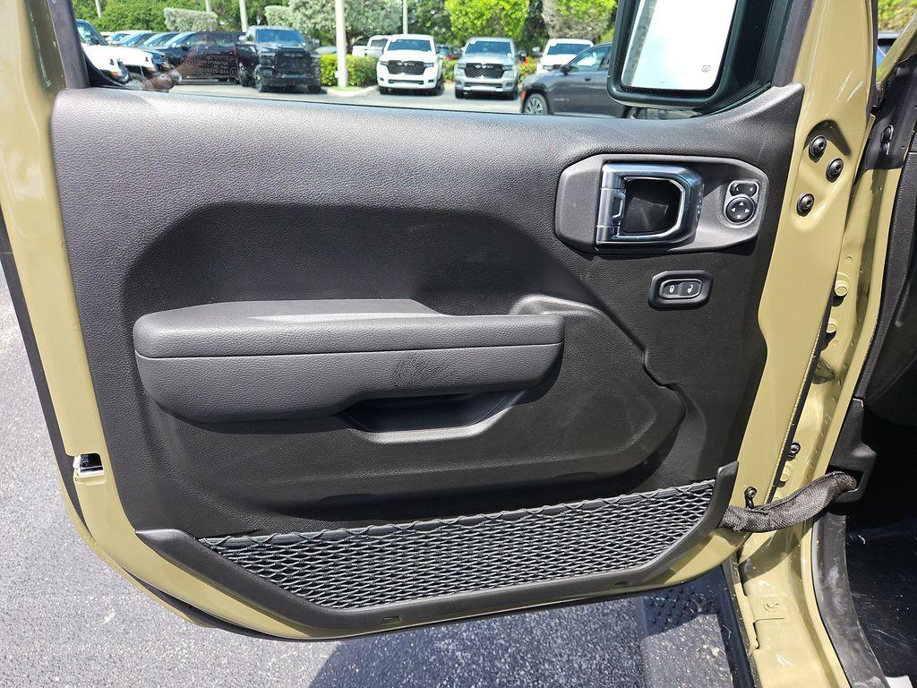 new 2025 Jeep Wrangler car, priced at $40,076