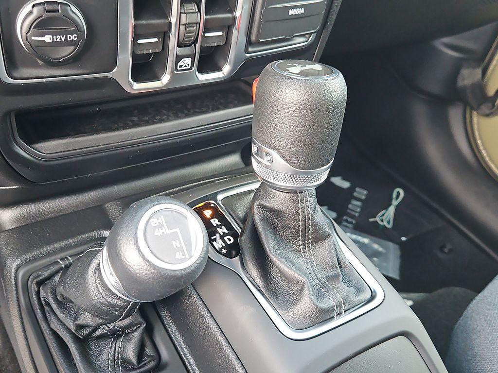 new 2025 Jeep Wrangler car, priced at $40,076
