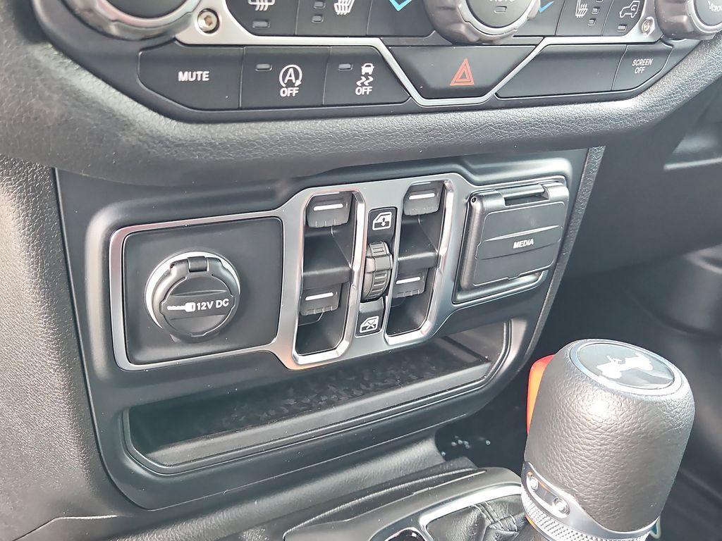 new 2025 Jeep Wrangler car, priced at $40,076
