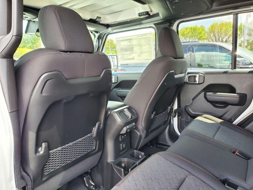 new 2025 Jeep Gladiator car, priced at $42,776