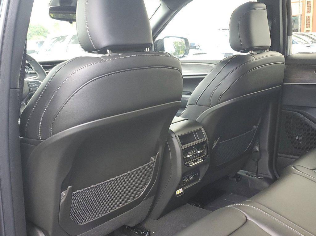 new 2025 Jeep Grand Cherokee car, priced at $43,910