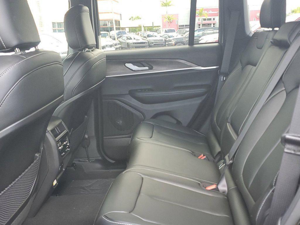 new 2025 Jeep Grand Cherokee car, priced at $43,910