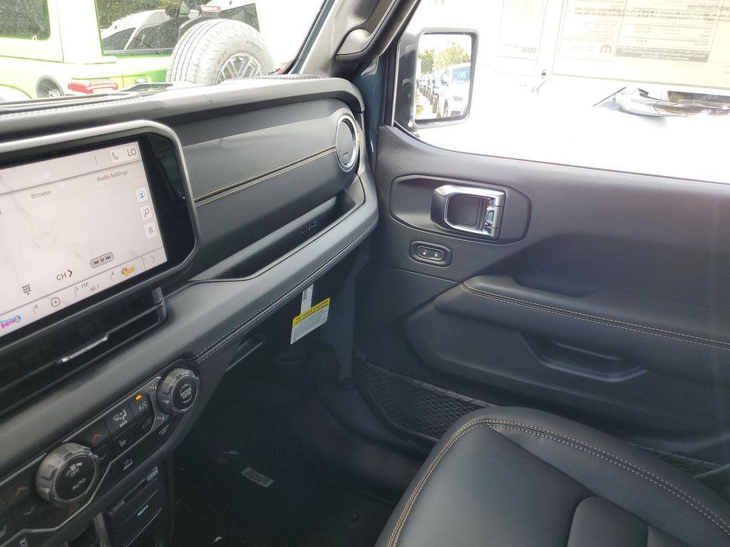 new 2025 Jeep Gladiator car, priced at $40,157