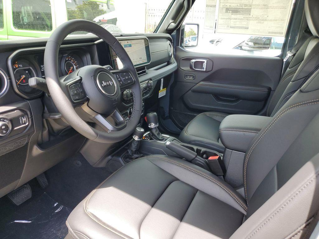 new 2025 Jeep Gladiator car, priced at $40,157