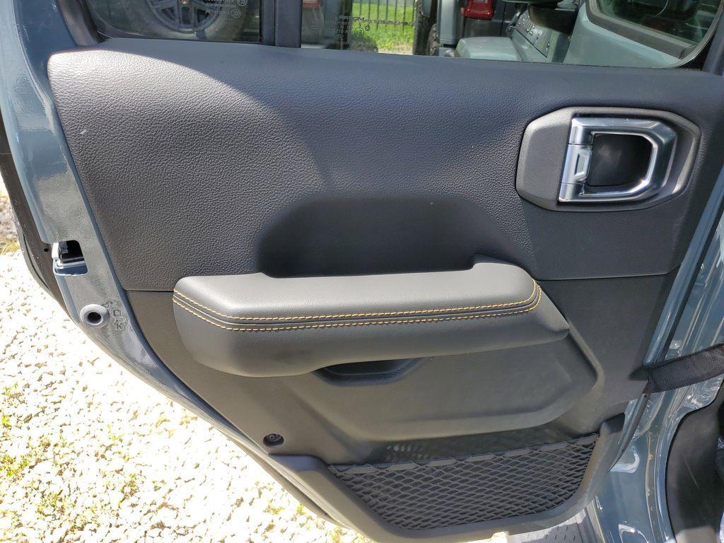 new 2025 Jeep Gladiator car, priced at $40,157