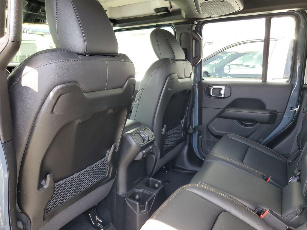 new 2025 Jeep Gladiator car, priced at $40,157