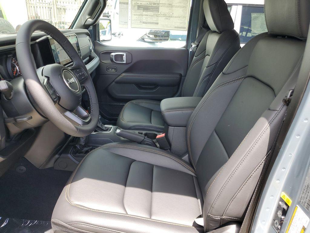 new 2025 Jeep Gladiator car, priced at $40,157