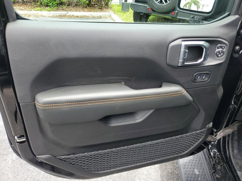 new 2025 Jeep Wrangler car, priced at $45,727