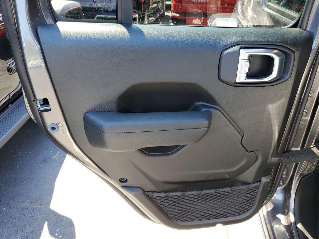 new 2025 Jeep Gladiator car, priced at $36,680