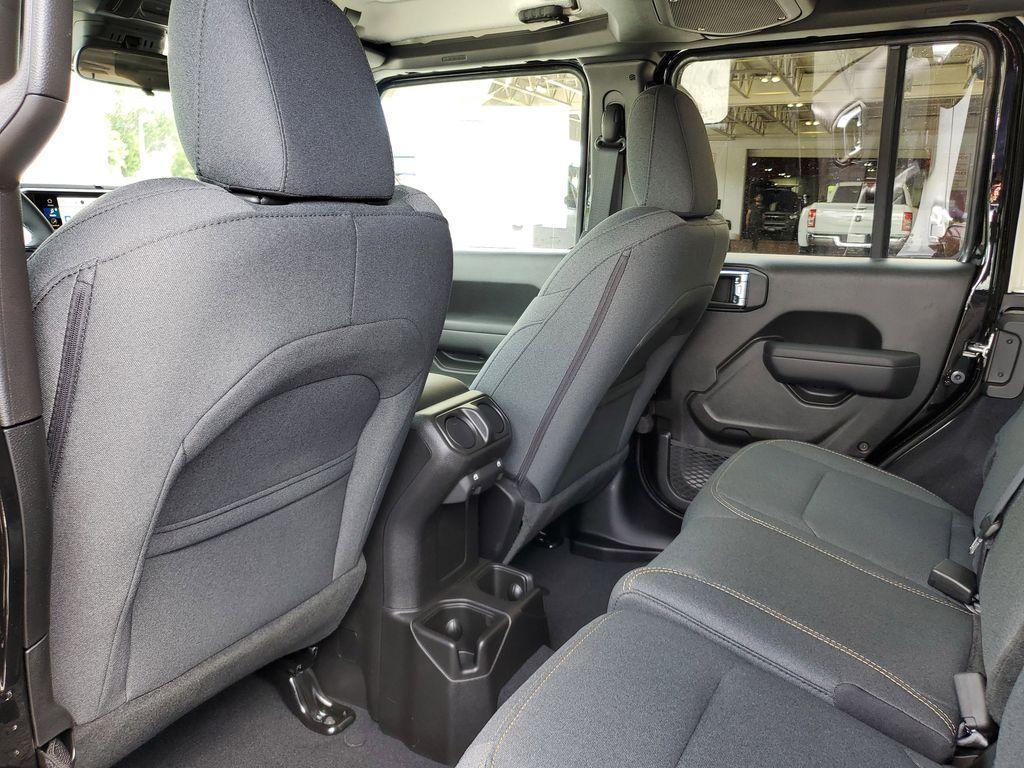 new 2025 Jeep Wrangler car, priced at $40,076