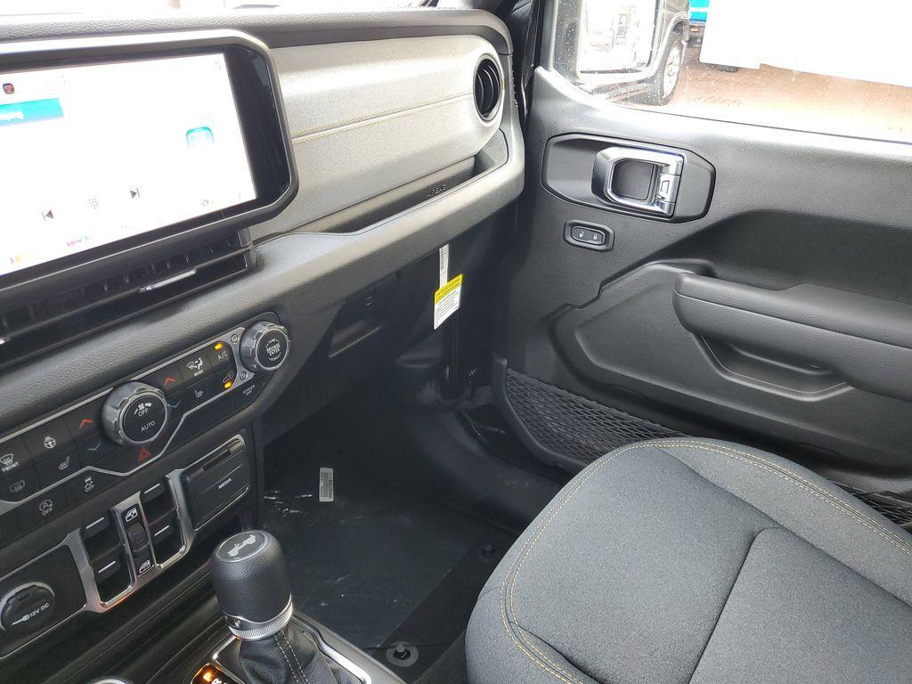 new 2025 Jeep Wrangler car, priced at $40,076