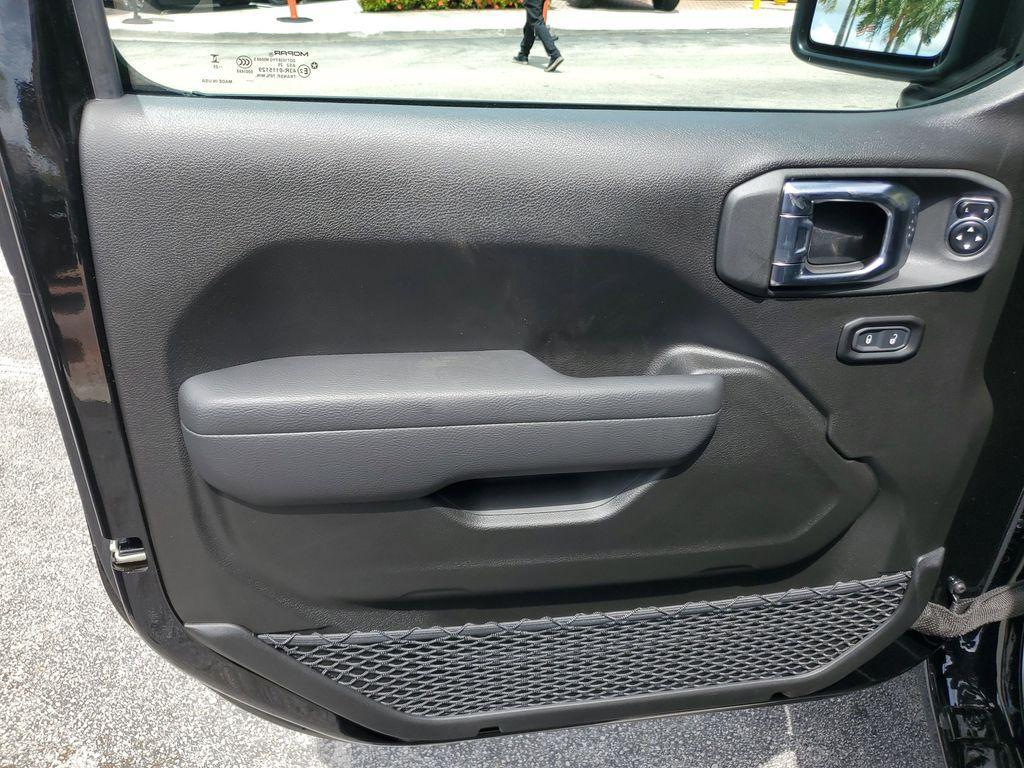 new 2025 Jeep Wrangler car, priced at $40,076