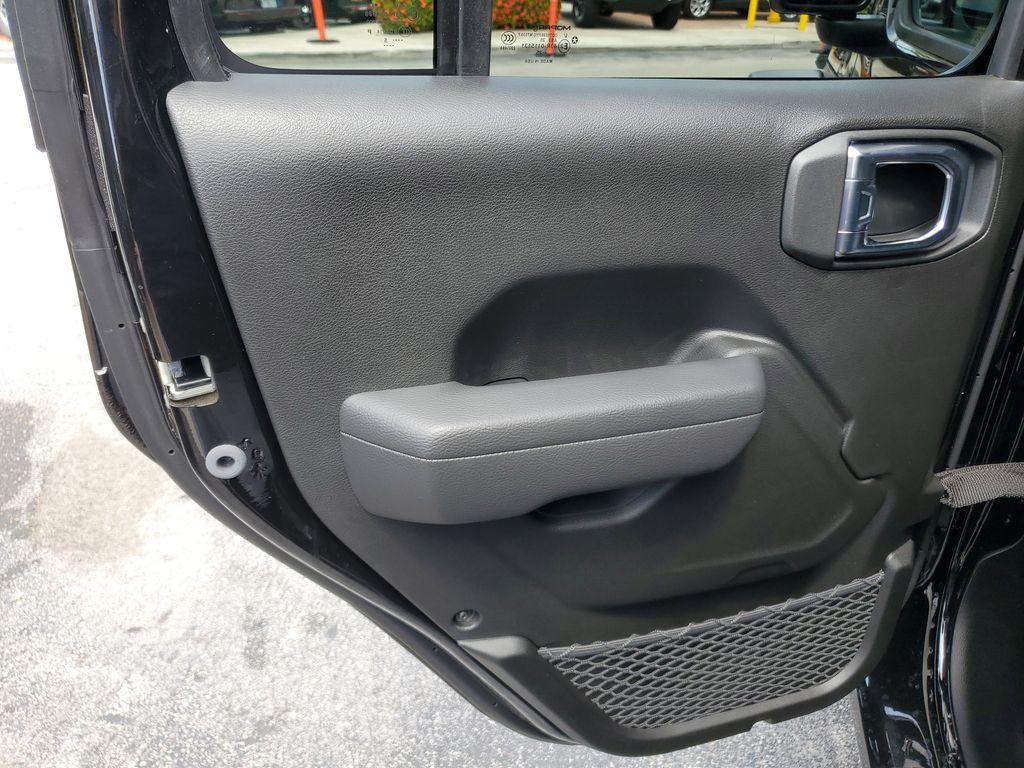 new 2025 Jeep Wrangler car, priced at $40,076