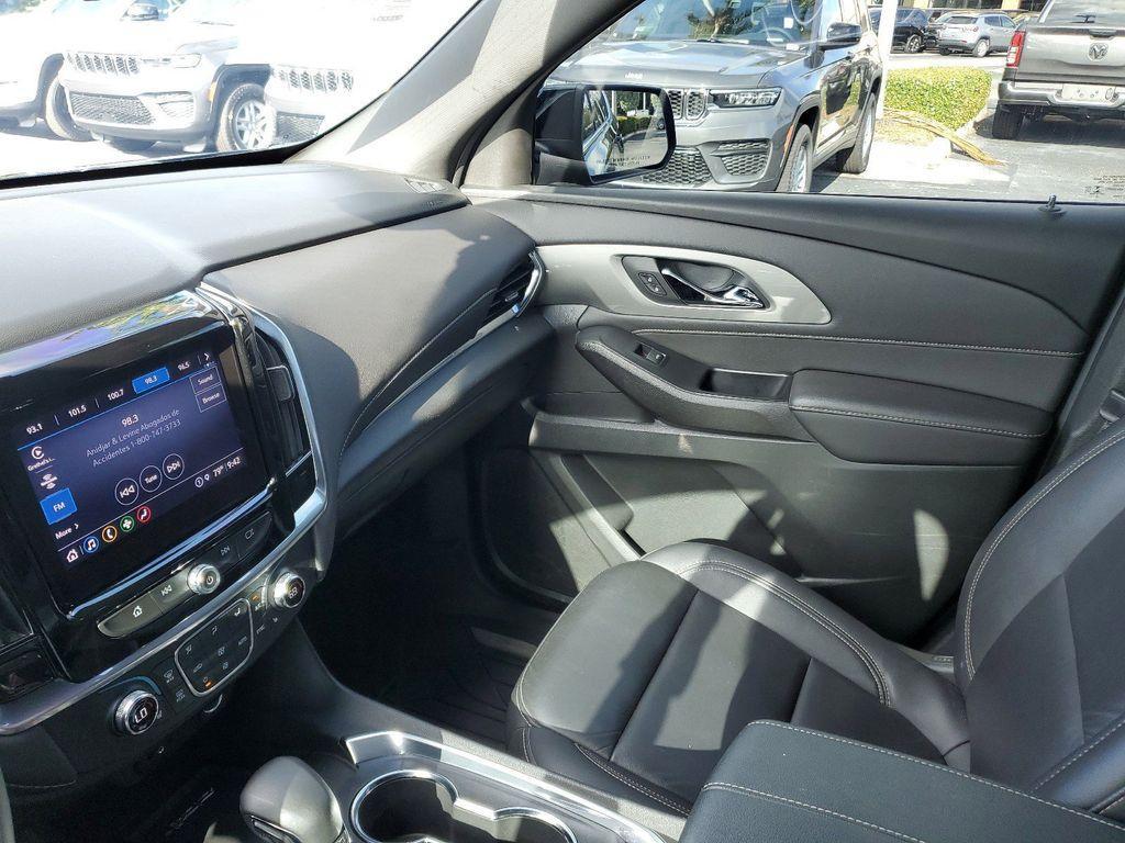 used 2023 Chevrolet Traverse car, priced at $29,990