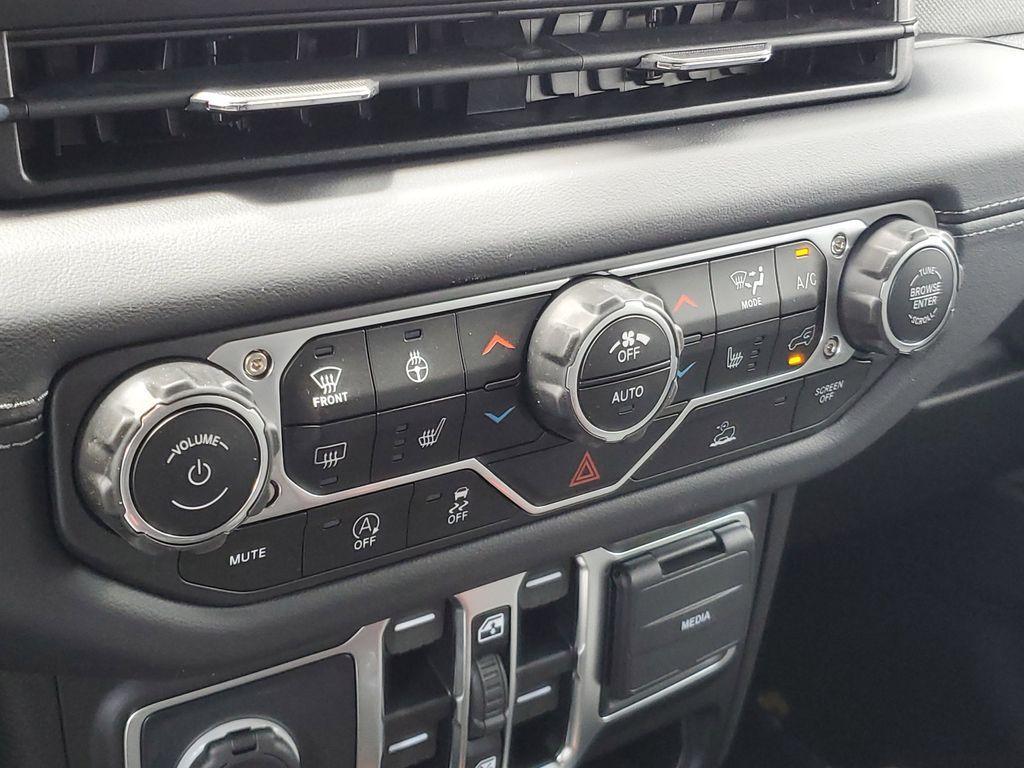 new 2025 Jeep Wrangler car, priced at $45,387