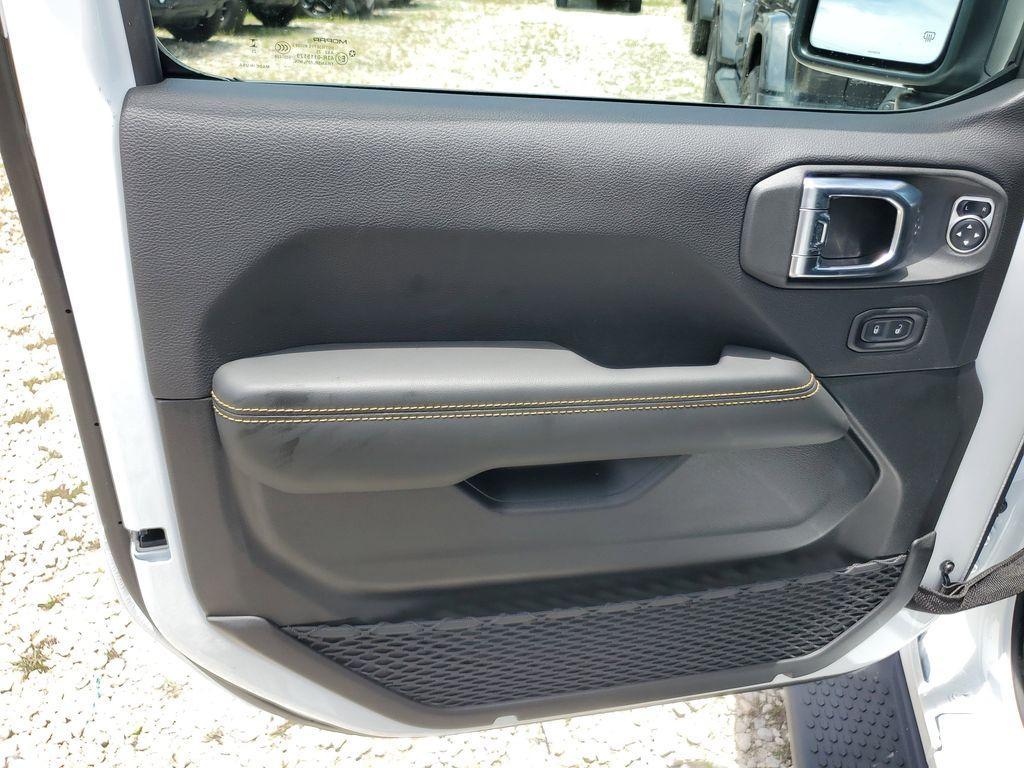 new 2025 Jeep Wrangler car, priced at $47,632