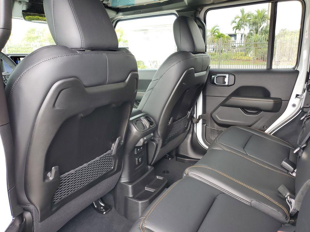 new 2025 Jeep Wrangler car, priced at $45,632