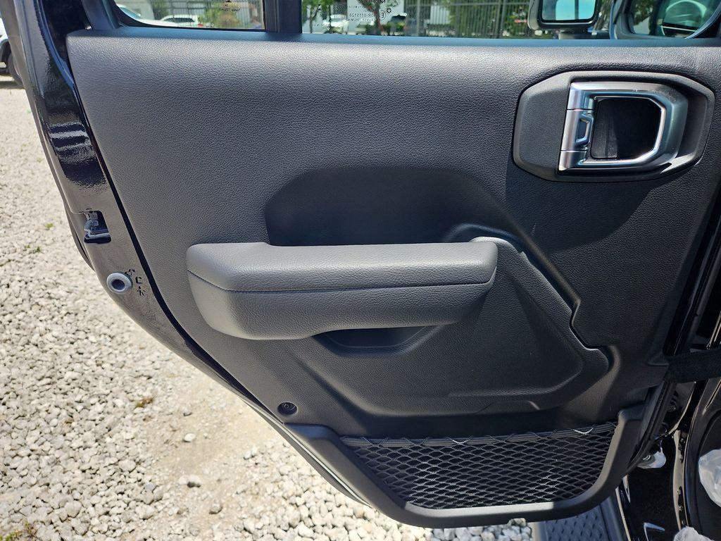 new 2025 Jeep Gladiator car, priced at $33,499