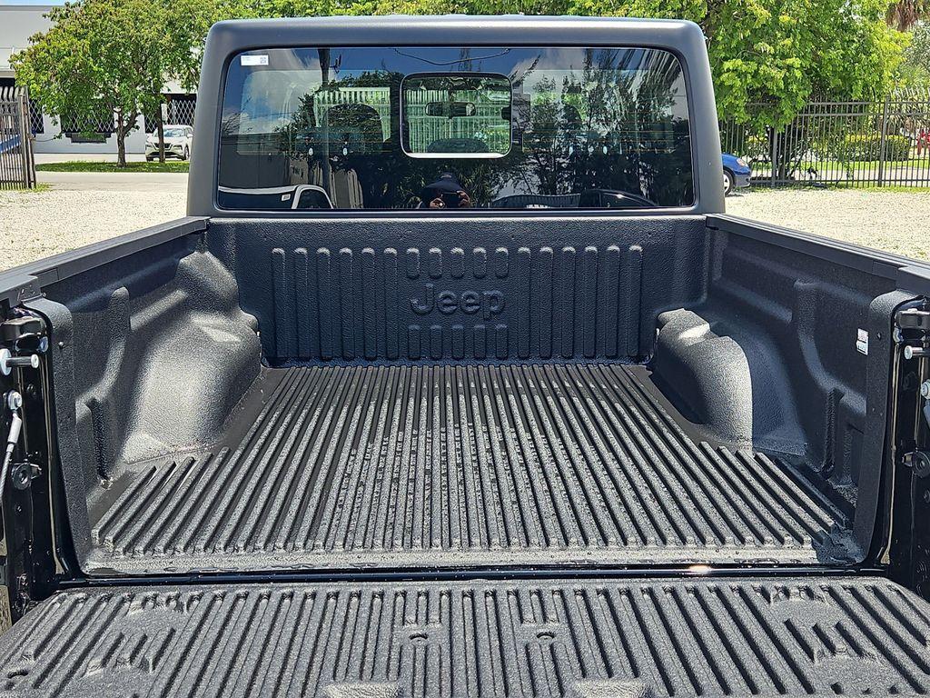 new 2025 Jeep Gladiator car, priced at $33,499