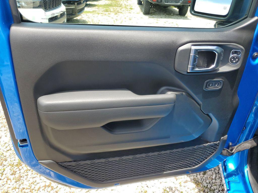 new 2025 Jeep Wrangler car, priced at $39,675