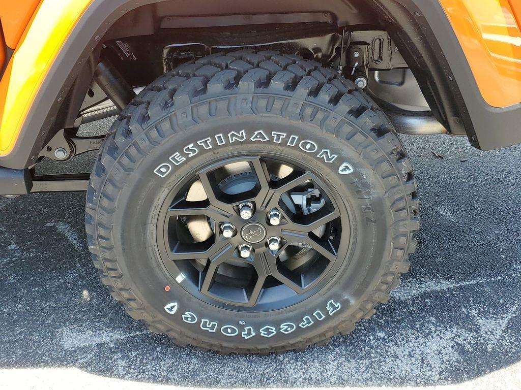 new 2025 Jeep Gladiator car, priced at $43,677
