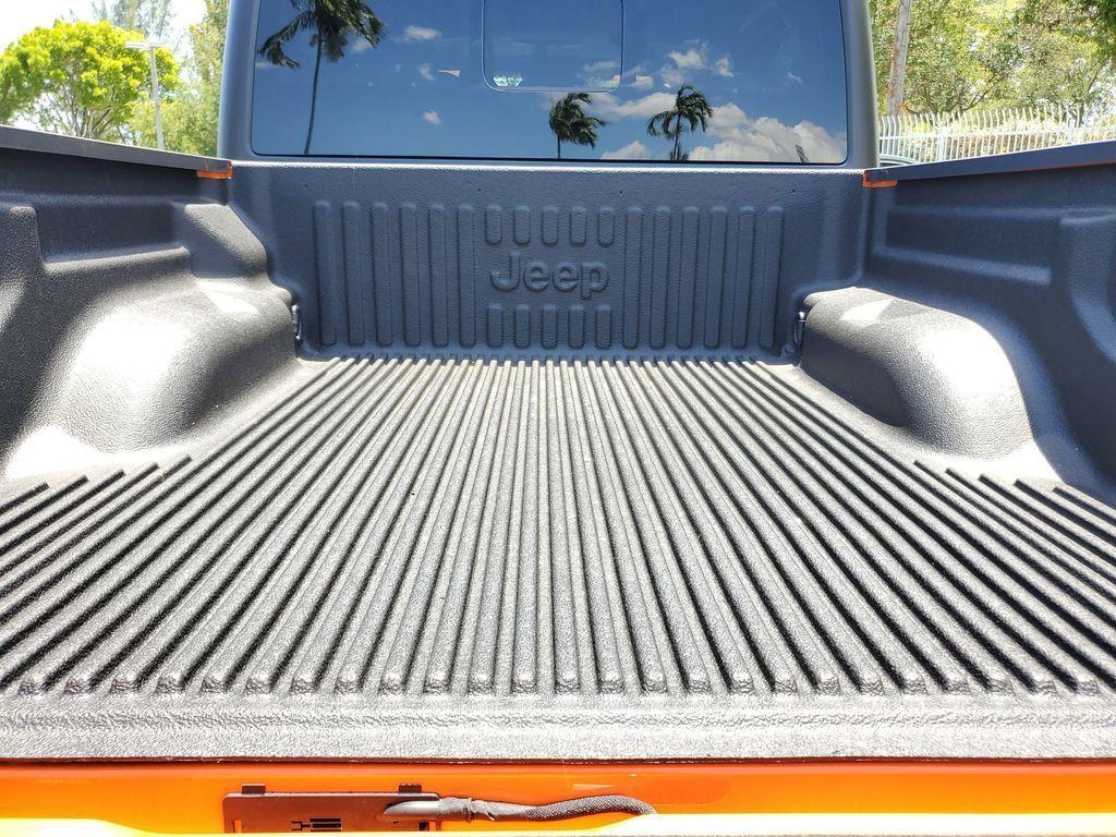 new 2025 Jeep Gladiator car, priced at $43,677