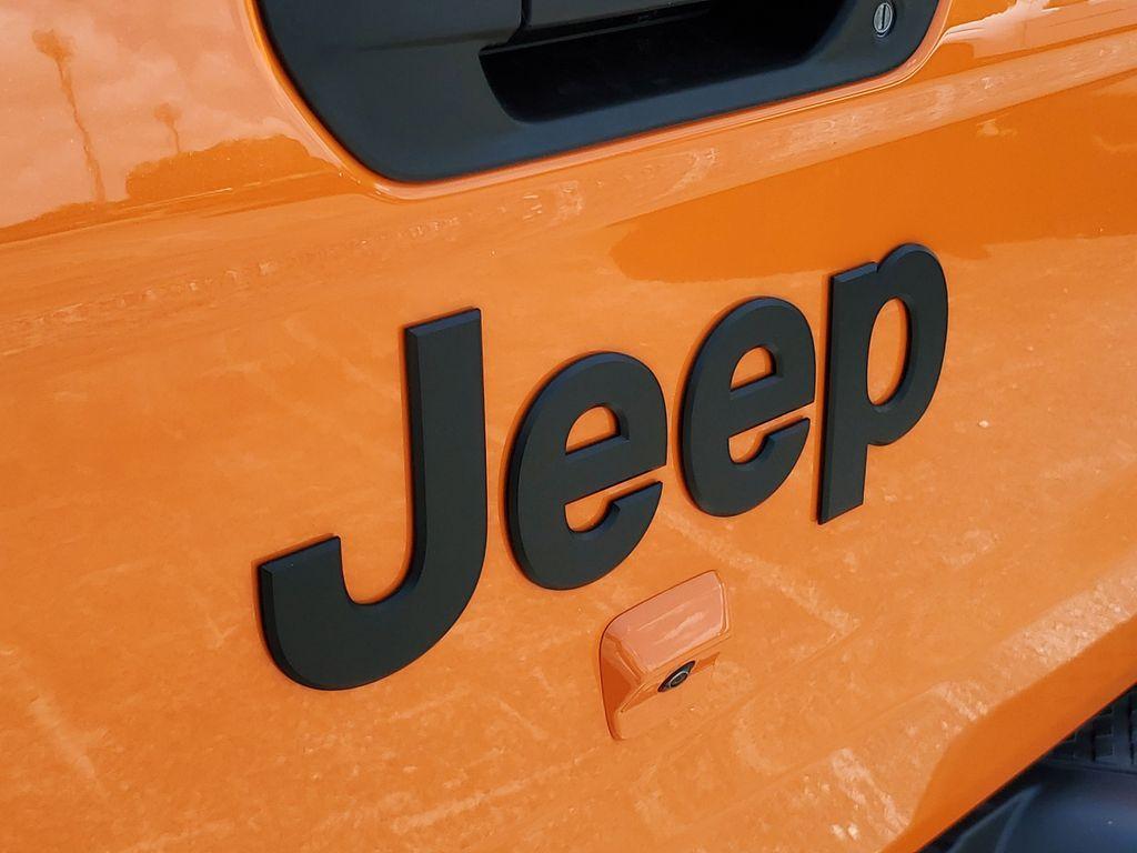 new 2025 Jeep Gladiator car, priced at $43,677