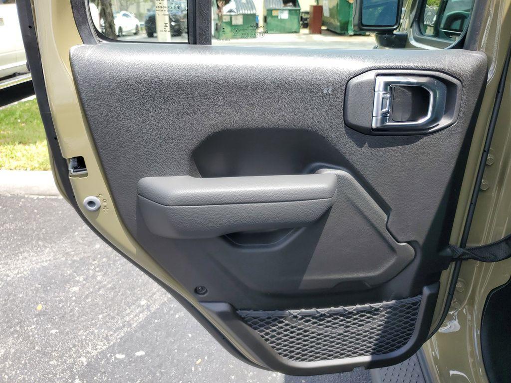 new 2025 Jeep Gladiator car, priced at $34,590