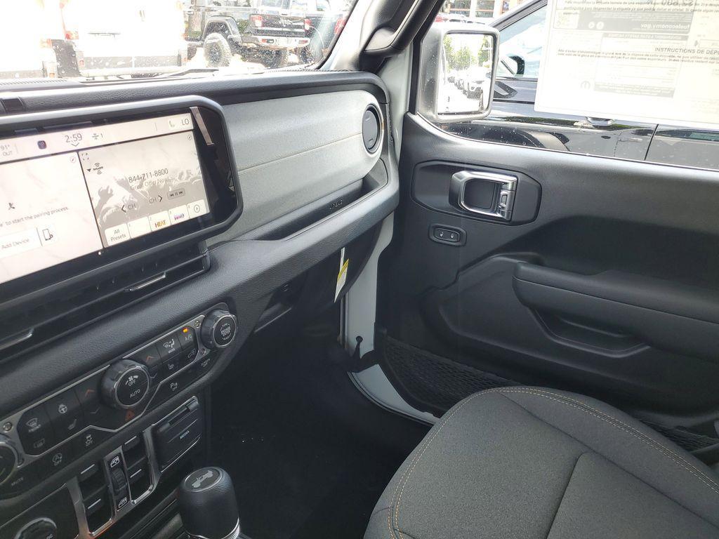 new 2025 Jeep Wrangler car, priced at $41,076
