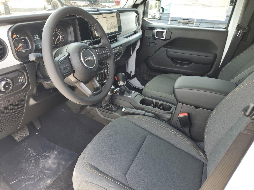 new 2025 Jeep Wrangler car, priced at $41,076