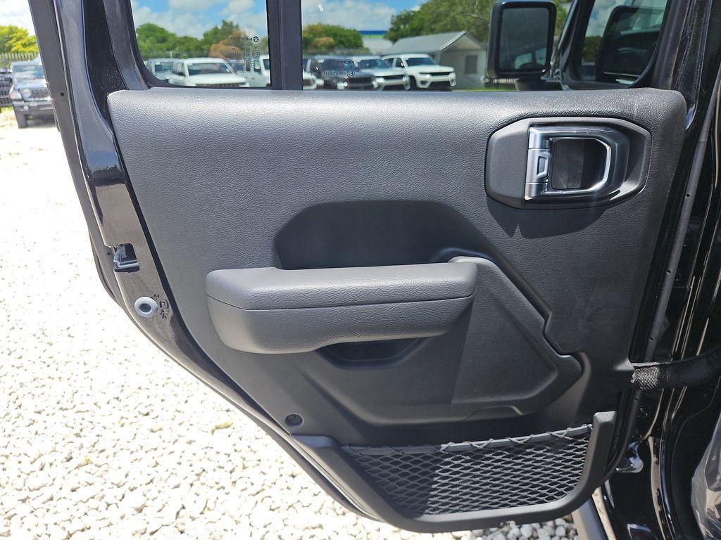 new 2025 Jeep Gladiator car, priced at $42,545