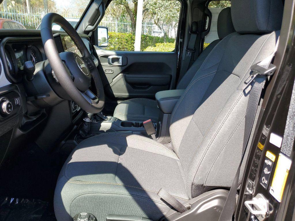 new 2025 Jeep Gladiator car, priced at $38,173