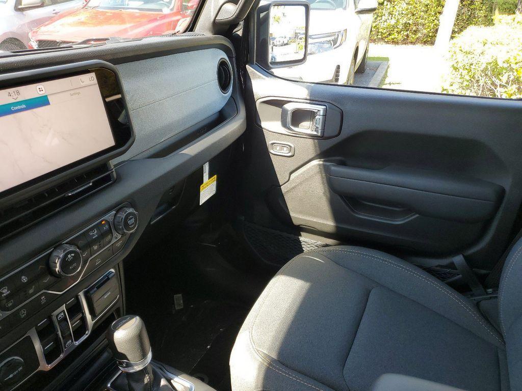 new 2025 Jeep Gladiator car, priced at $38,173