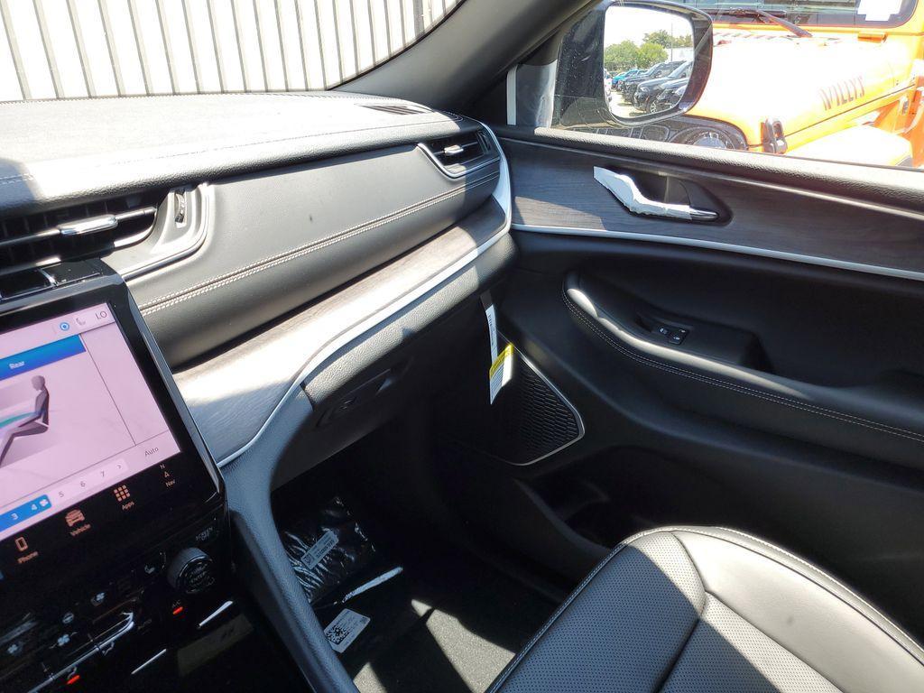 new 2025 Jeep Grand Cherokee L car, priced at $47,582