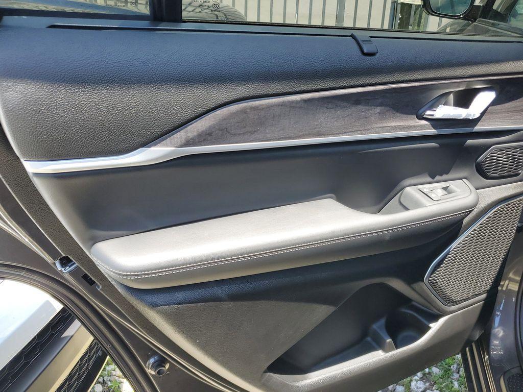 new 2025 Jeep Grand Cherokee L car, priced at $47,582