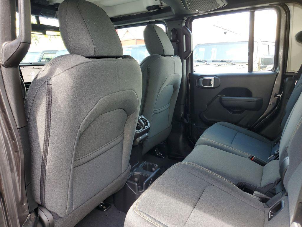 new 2025 Jeep Gladiator car, priced at $34,590