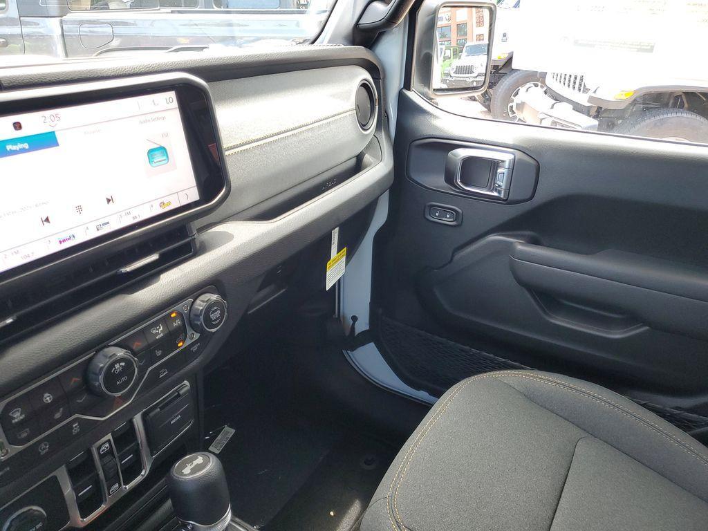 new 2025 Jeep Wrangler car, priced at $37,799