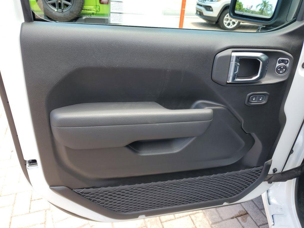 new 2025 Jeep Wrangler car, priced at $37,799