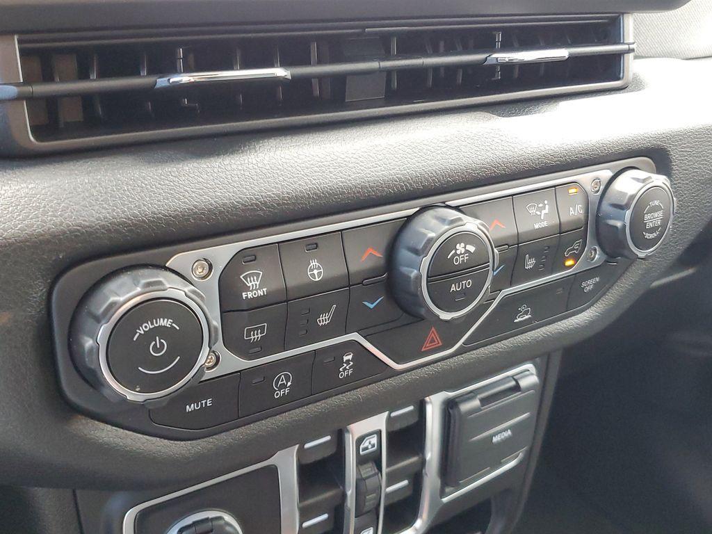 new 2025 Jeep Wrangler car, priced at $37,799